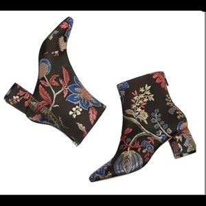 NWT Zara embroidered ankle booties
